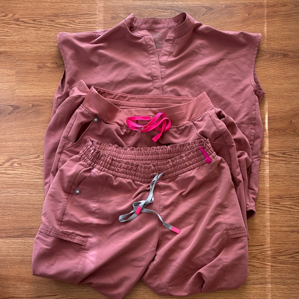 Figs Pink/Rose Scrub Bundle (1 Scrub top L and 1 pant L and 1 pant XL)
